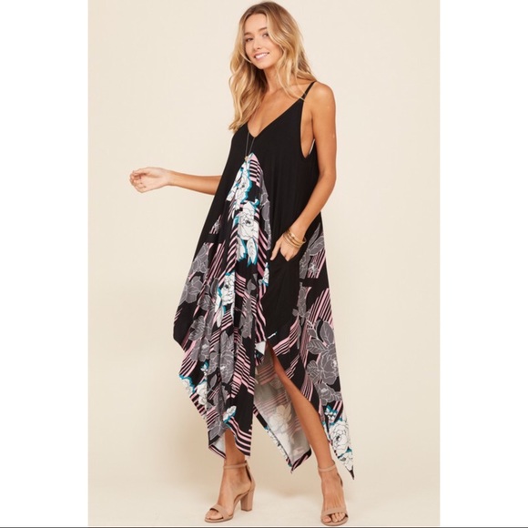 🆕🎉HP🎉5⭐️Floral Asymmetrical Dress - Picture 3 of 7